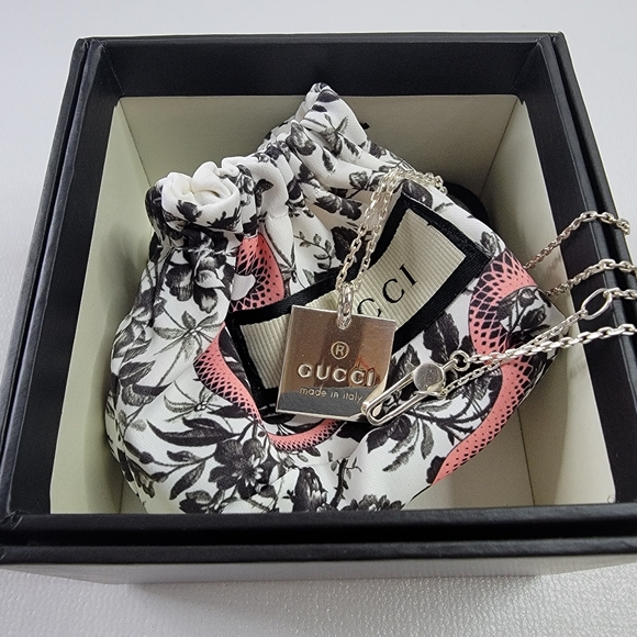 GUCCI Silver 925 Logo Plate Pendant Necklace - Picture 4 of 9